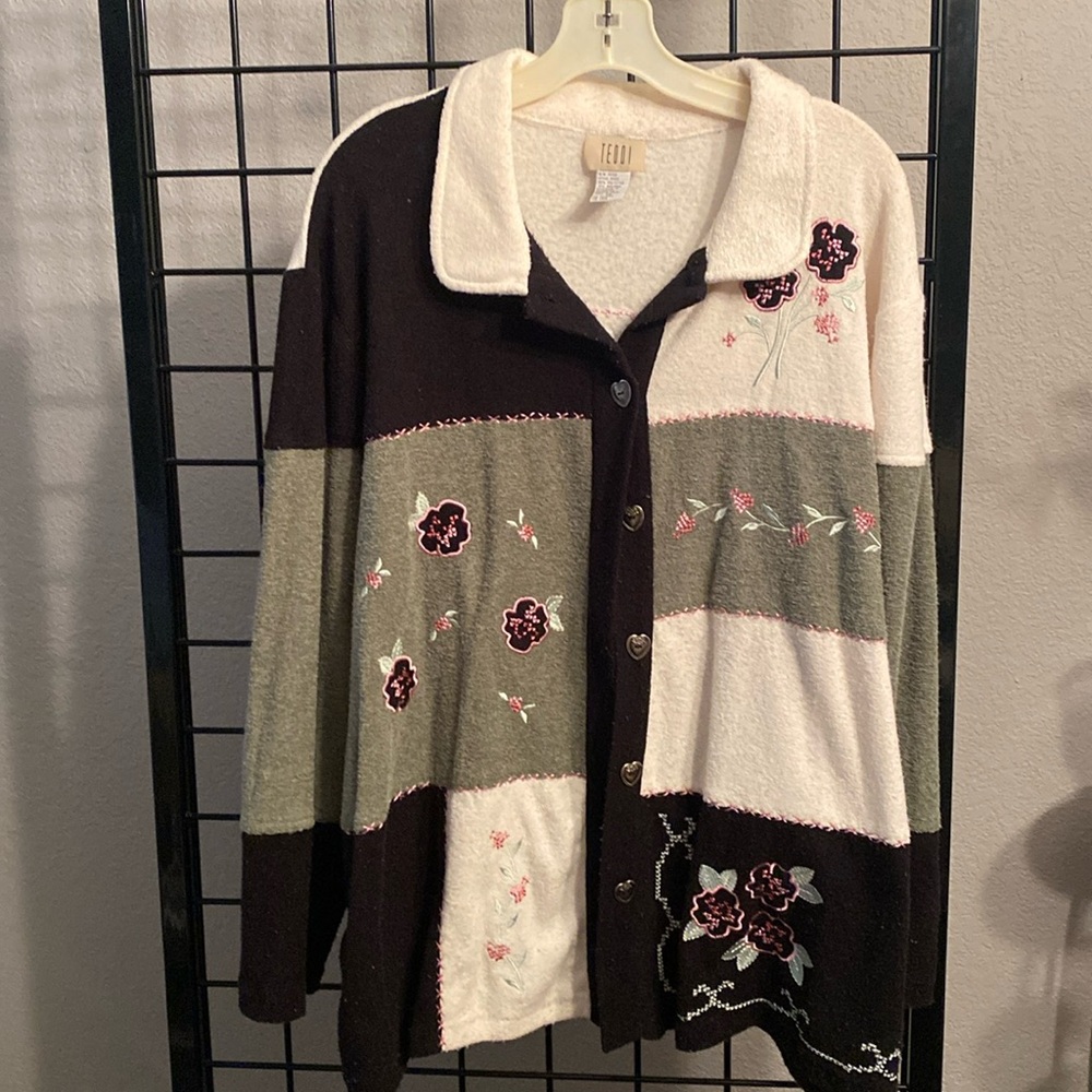 Reddi women’s button down sweater